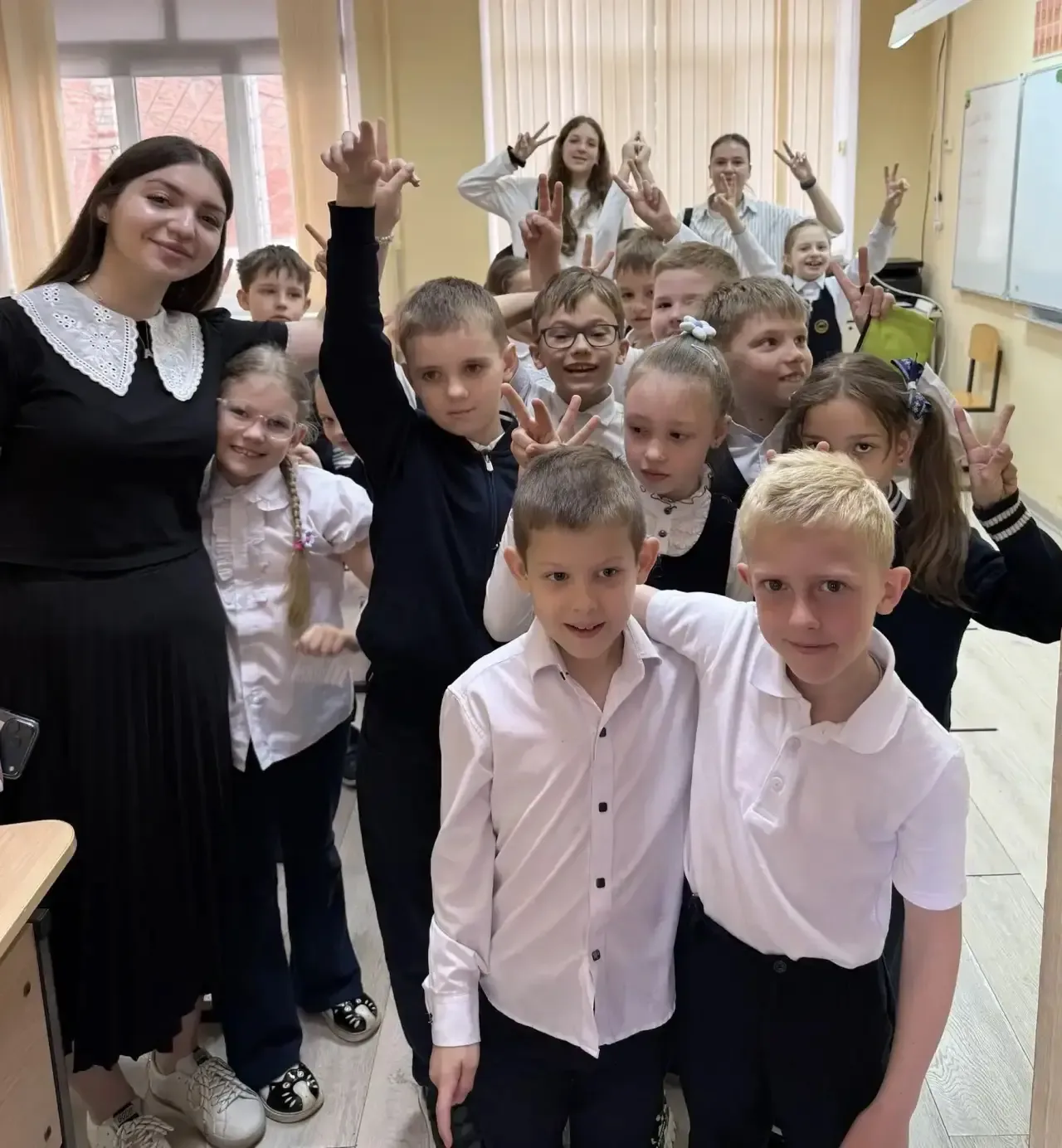 Активистки отряда «Здоровое поколение» Федосова Полина и Шульга Анна провели в начальной школе мероп
