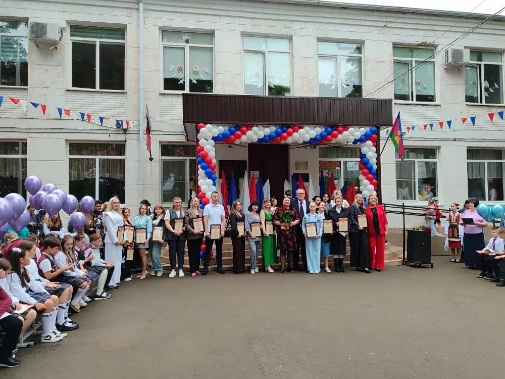 Прощай, начальная школа! 🎓  В эту пятницу у наших четвероклассников прошёл последний звонок. Кульмин