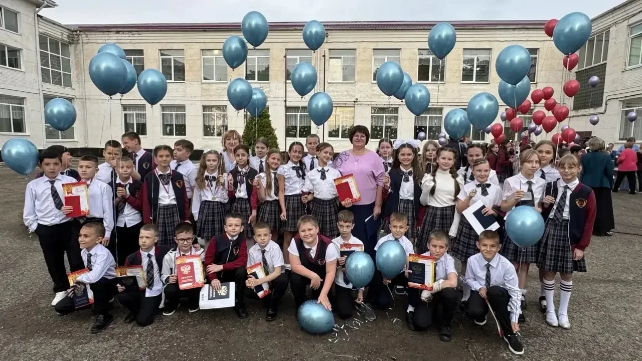 Прощай, начальная школа! 🎓  В эту пятницу у наших четвероклассников прошёл последний звонок. Кульмин