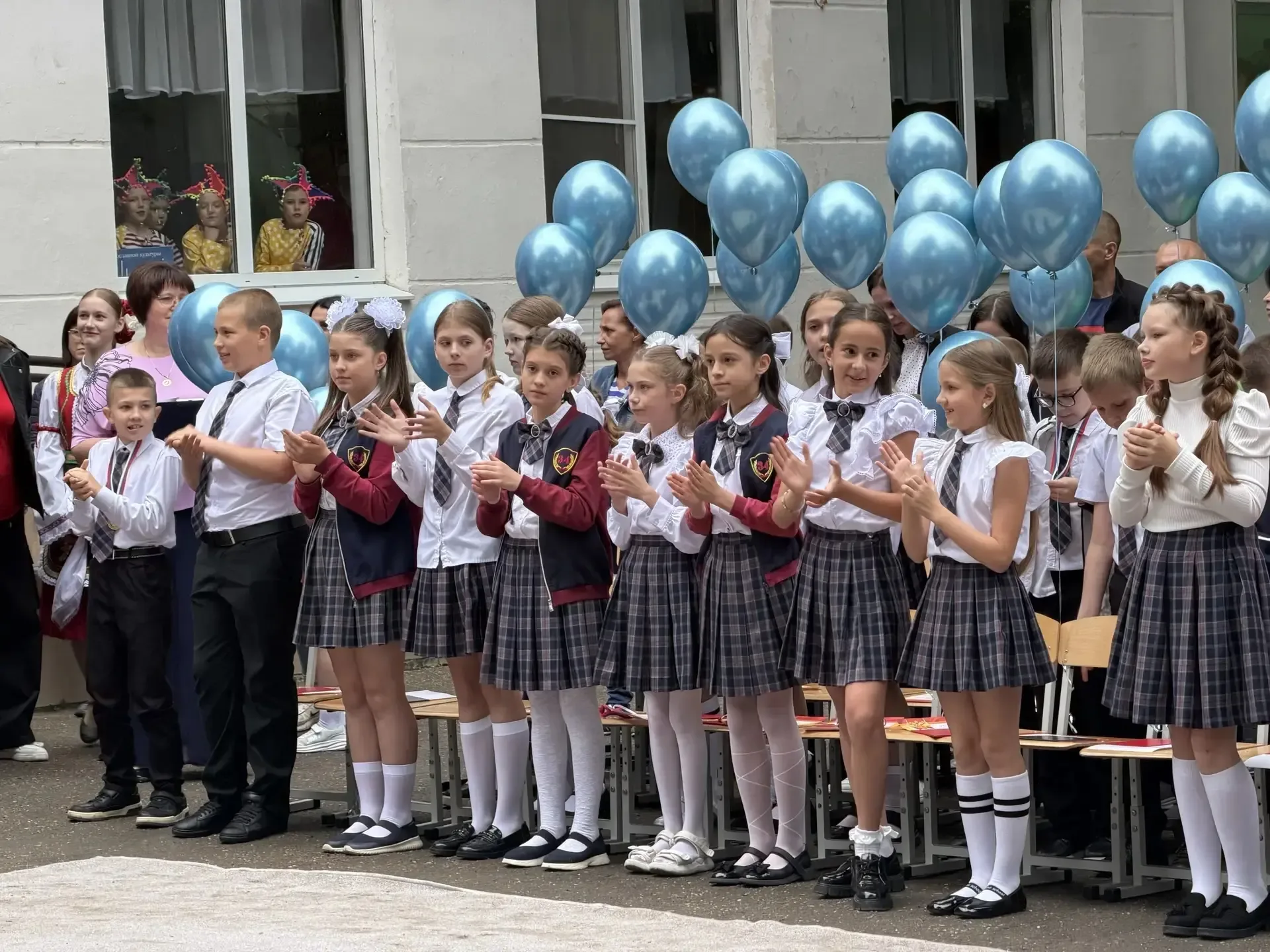 Прощай, начальная школа! 🎓  В эту пятницу у наших четвероклассников прошёл последний звонок. Кульмин
