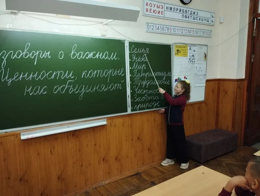 ❤️ Не «я», а «мы»: о чём говорили сегодня на «Разговорах о важном»  Сегодня в нашей школе прошёл оче