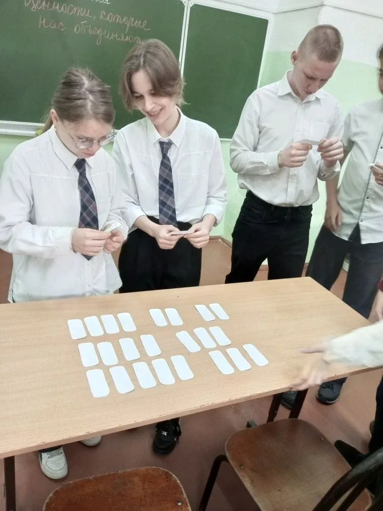 ❤️ Не «я», а «мы»: о чём говорили сегодня на «Разговорах о важном»  Сегодня в нашей школе прошёл оче
