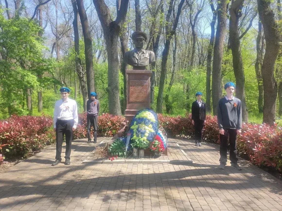 🕯️ В День Победы наши волонтёры Победы заступили на Вахту Памяти у памятника В.Ф.Маргелова.  Сегодня