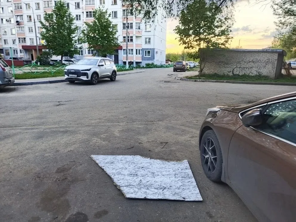 14 этаж!  Белякова д. 2 к. 1,2,3 14  вчера вечером произошёл инцидент: с крыши дома корпус 2 дети ск