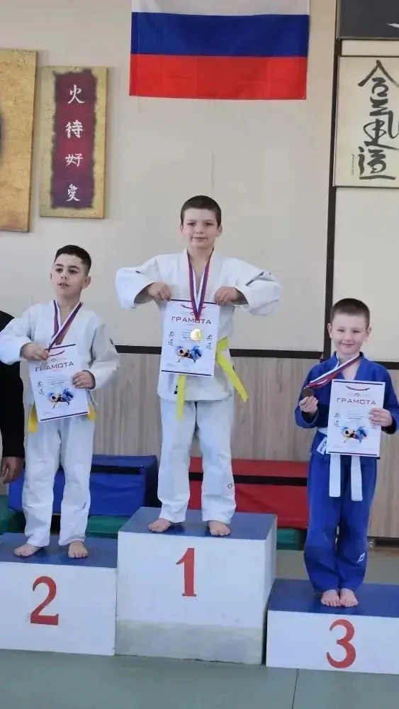 НАШИ ПОБЕДЫ! 👏🥇   Поздравляем с блестящей победой Артёма Сердюкова и Матвея Черноморцева, учеников 1