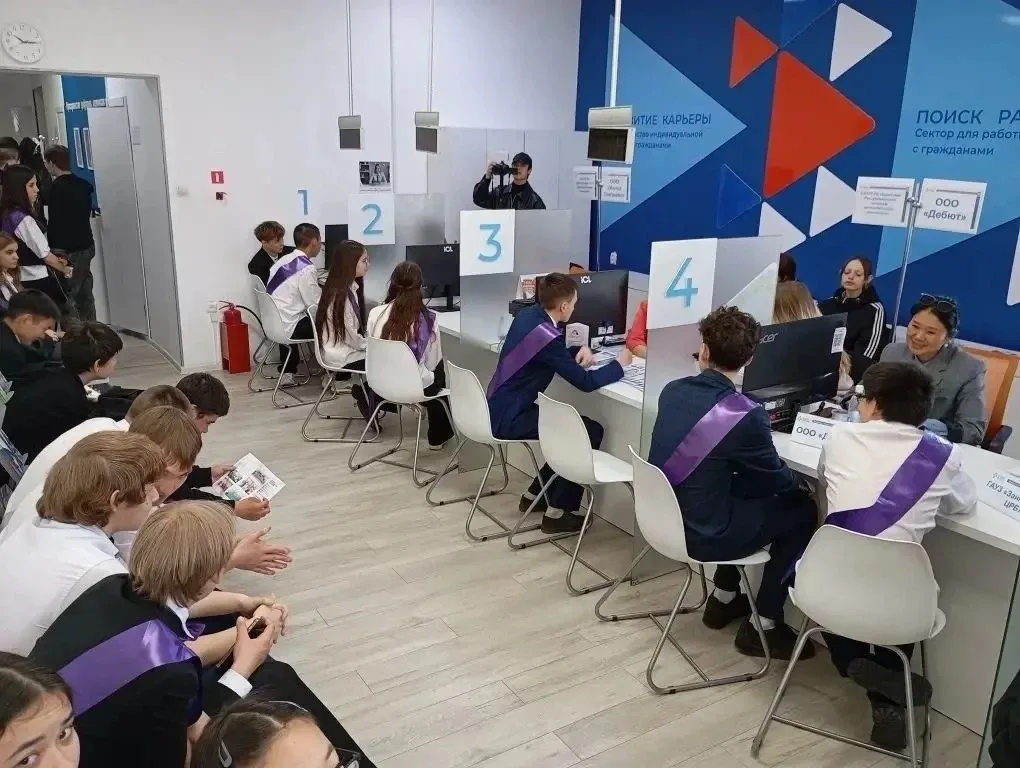 Более 50 подростков сделали первый шаг в карьере на ярмарке трудоустройства   19 мая 2026 года в фил
