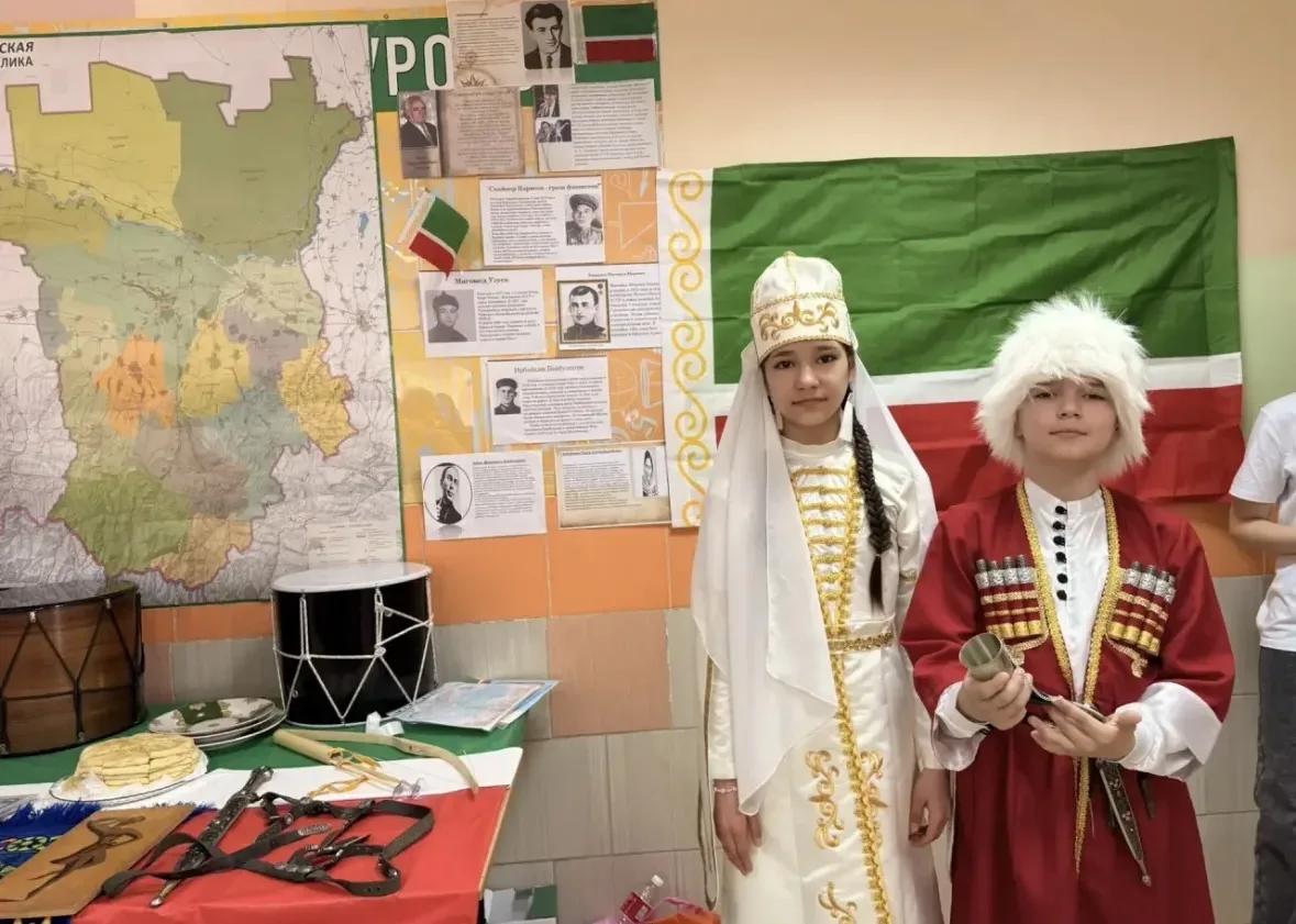 🇷🇺 В рамках празднования Дня школы, приуроченного к Году единства народов России, учащиеся 7 «Д» кла