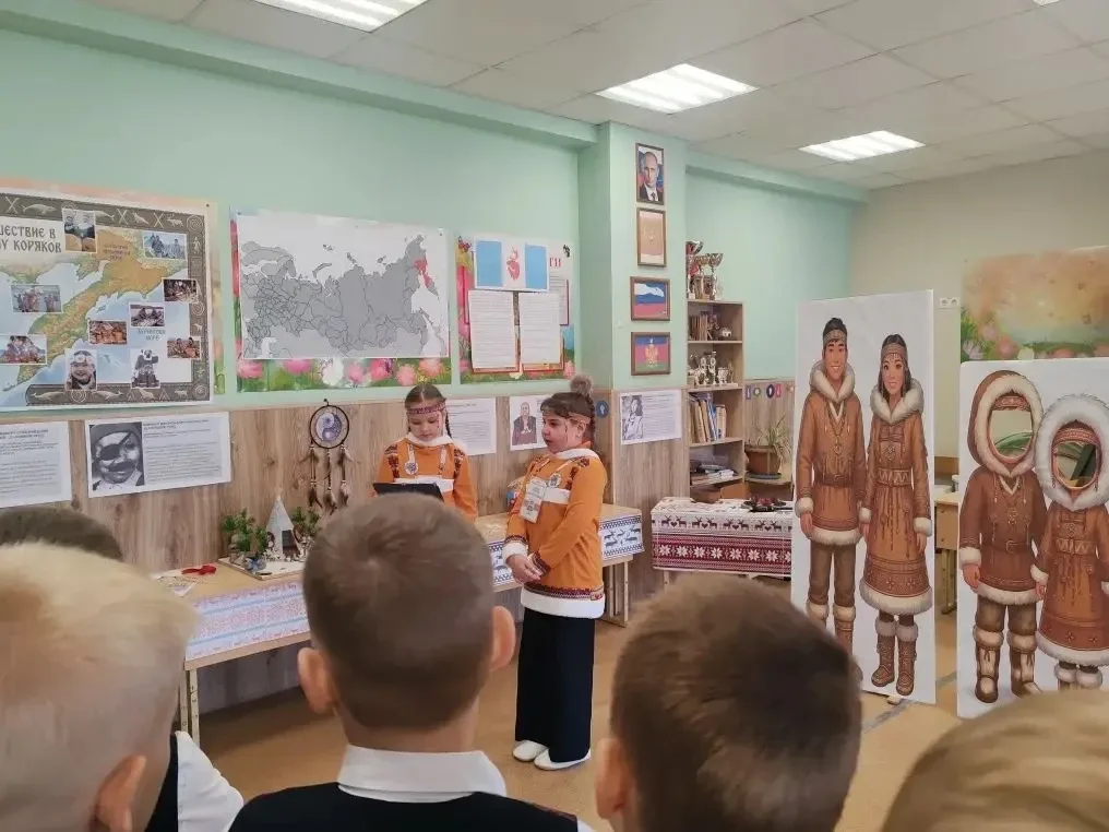 В продолжение нашего репортажа о Дне школы и единстве народов России. 🇷🇺🎉  Представляем вашему внима