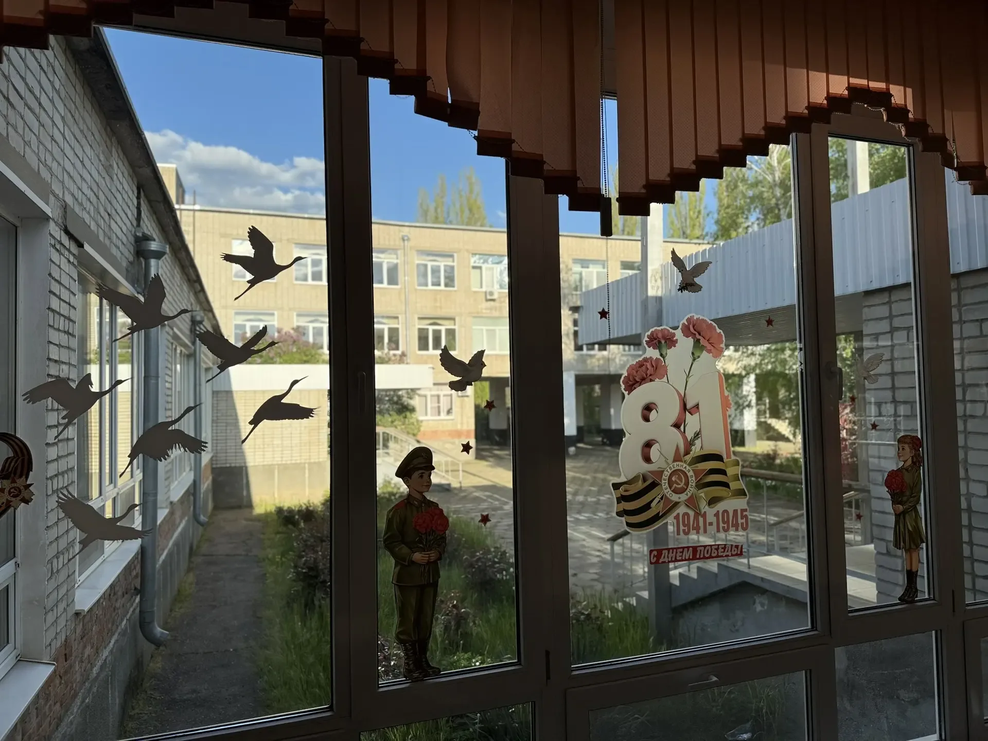 🎉🇷🇺 «Окна Победы» — помним, гордимся, благодарим!  Наши гимназисты вместе с педагогами, родителями и