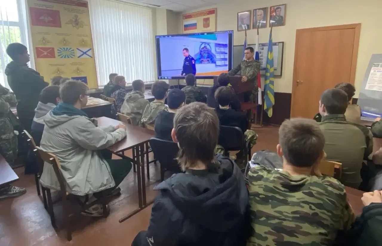 🇷🇺💪🏻 Второй день военных сборов у наших восьмиклассников — и он выдался по-настоящему насыщенным! 🪖 