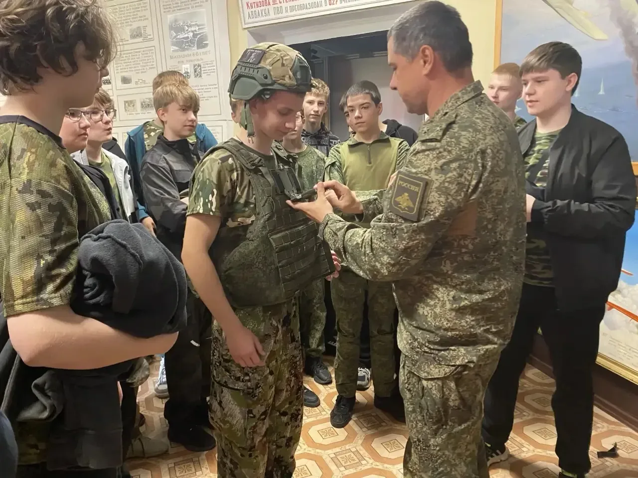 🇷🇺💪🏻 Второй день военных сборов у наших восьмиклассников — и он выдался по-настоящему насыщенным! 🪖 