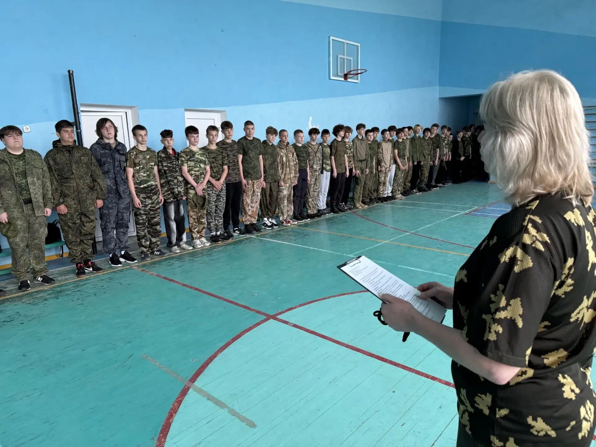 🇷🇺 Учебные сборы для 8-классников: первые шаги в основах защиты Родины!  Сегодня в нашей гимназии ст
