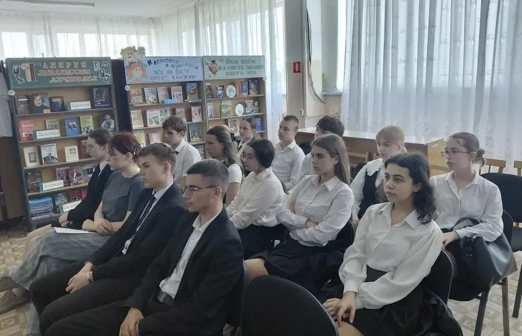 📚 10-Б класс посетил мероприятие ко Дню славянской письменности! ✍️  Вместе с классным руководителем