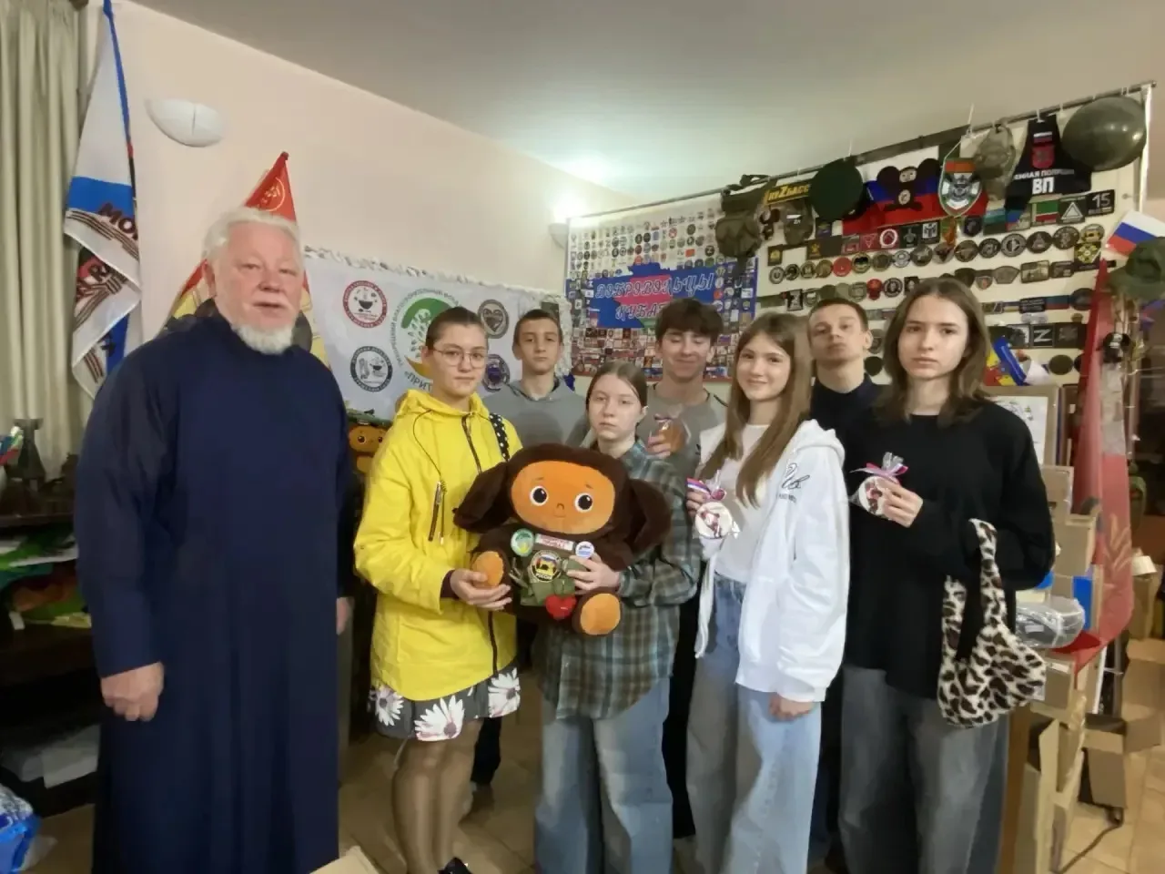 Ребята ✨8б и ✨8в, объединившись, побывали вчера в месте добра и силы💪, в скромном месте, где неравно