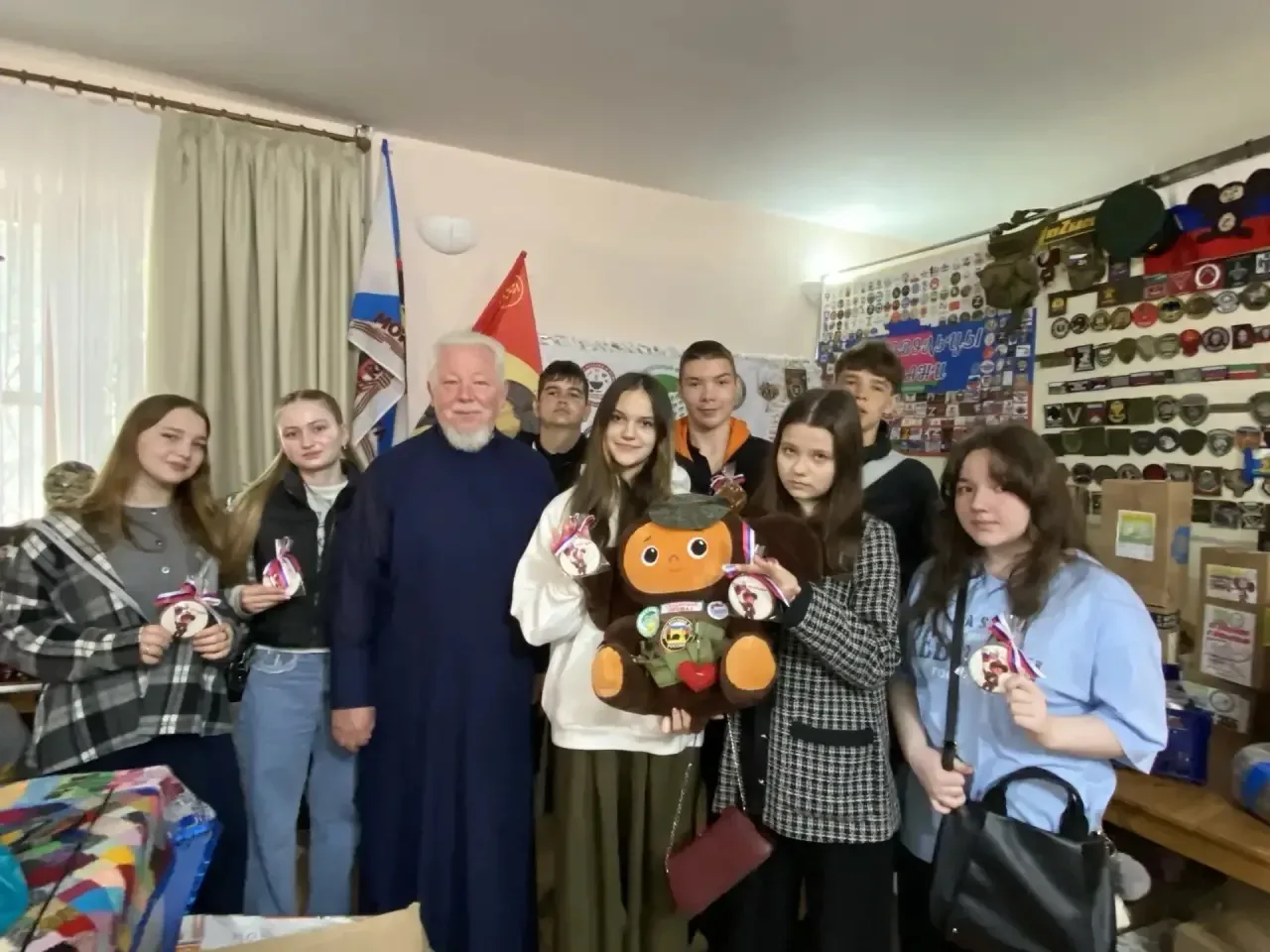 Ребята ✨8б и ✨8в, объединившись, побывали вчера в месте добра и силы💪, в скромном месте, где неравно