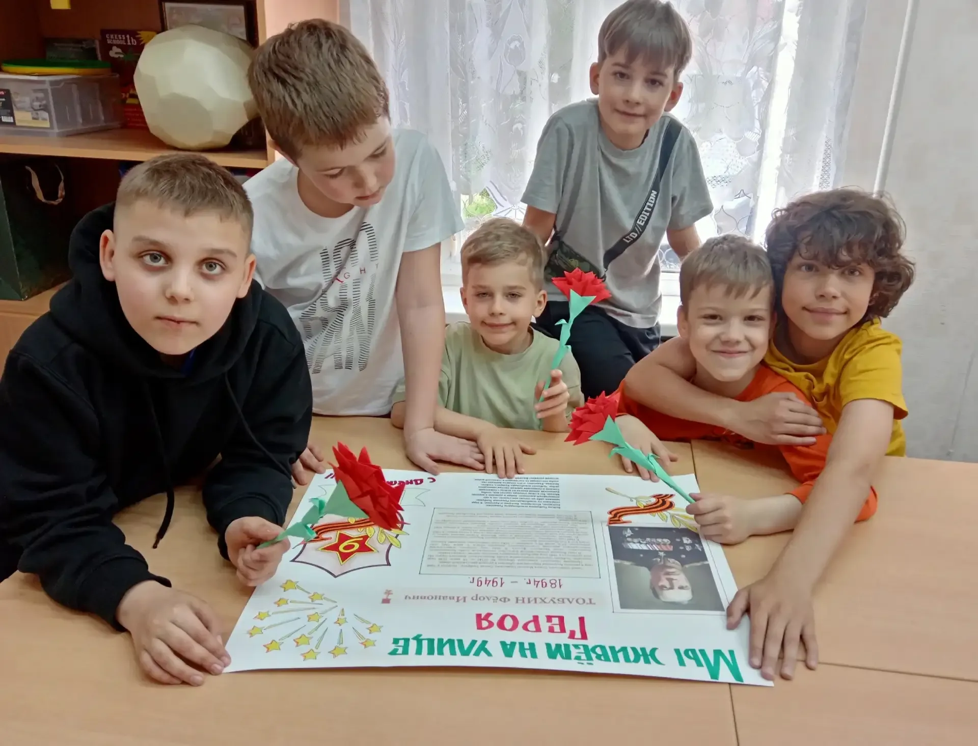 Каждый день мы ходим по знакомым улицам, но что мы знаем о людях, чьим именем названа улица!? Наша к