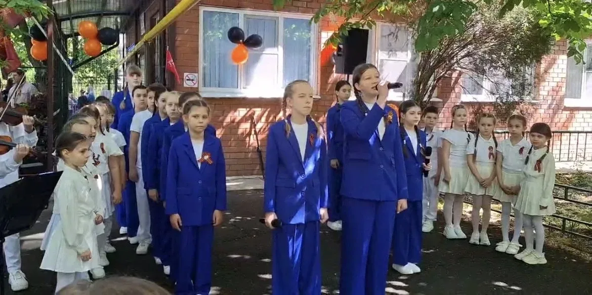 7 мая коллективы «ЦДТ «Прикубанский» выступили с праздничным концертом к 9 Мая в Центре социальной з