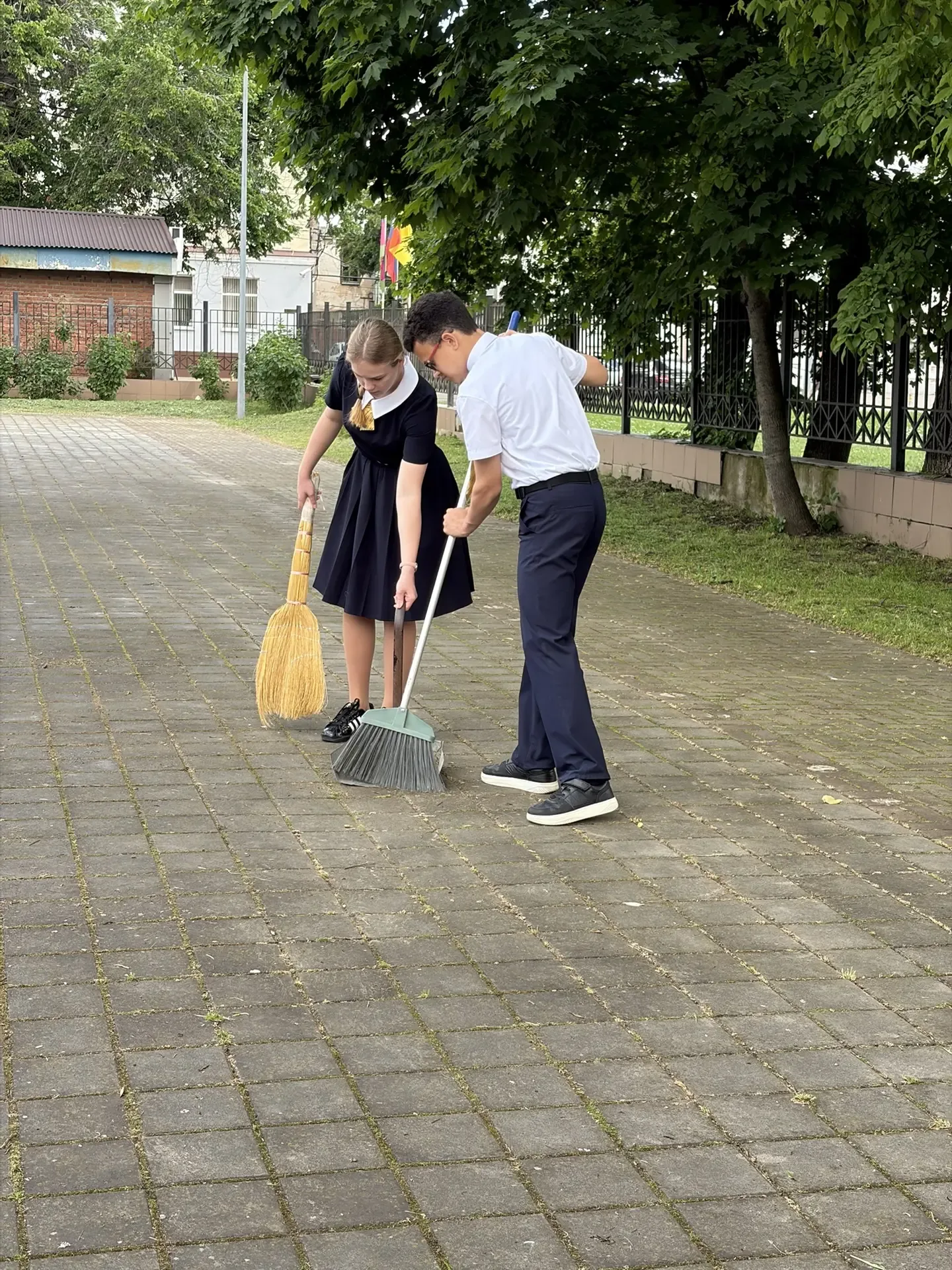 Последние учебные деньки…  Все мы на пороге окончания учебного  года и Последнего звонка.  Всё должн