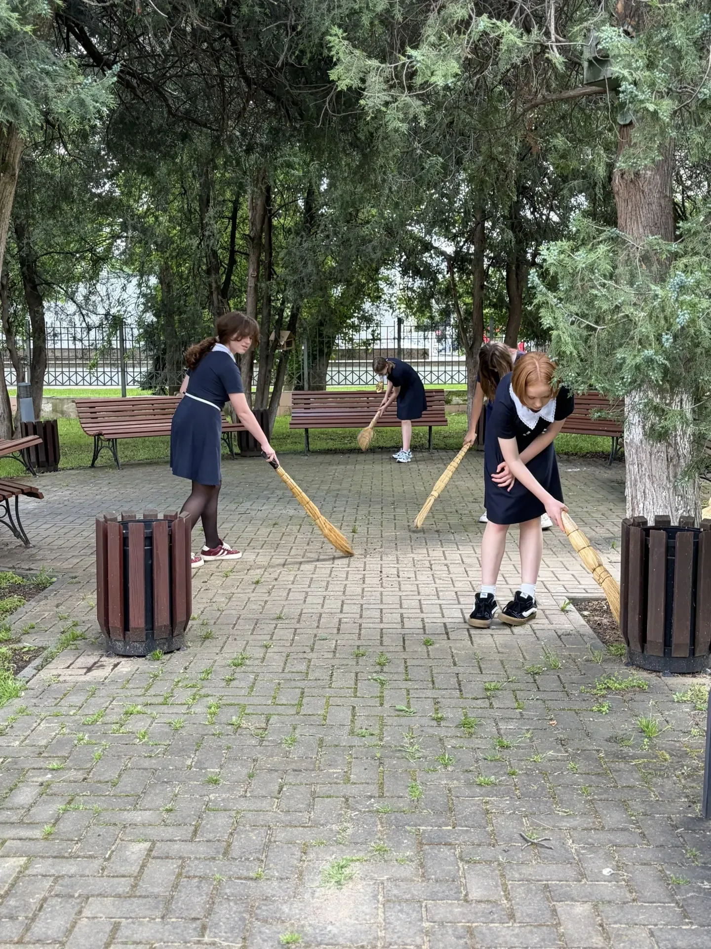 Последние учебные деньки…  Все мы на пороге окончания учебного  года и Последнего звонка.  Всё должн