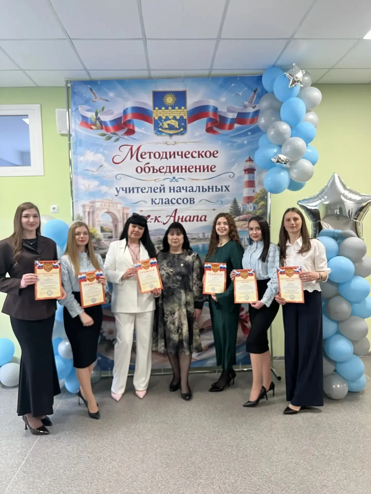 ✨ 25 лет вместе: итоги и новые горизонты! ✨  Сегодня на базе гимназии «Эврика» состоялось 25-е отчёт