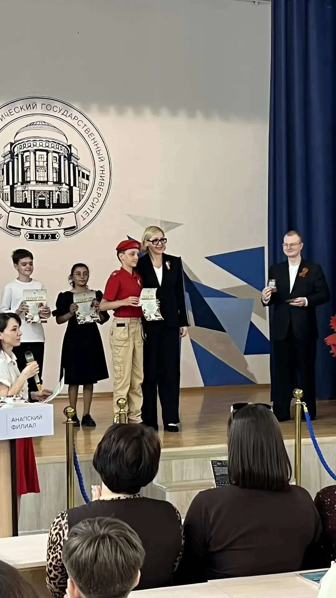 🎉 Наши победители! 🎉  Учащиеся 6 «В» класса Лушникова София и Сычёва Юлия под руководством учителя р