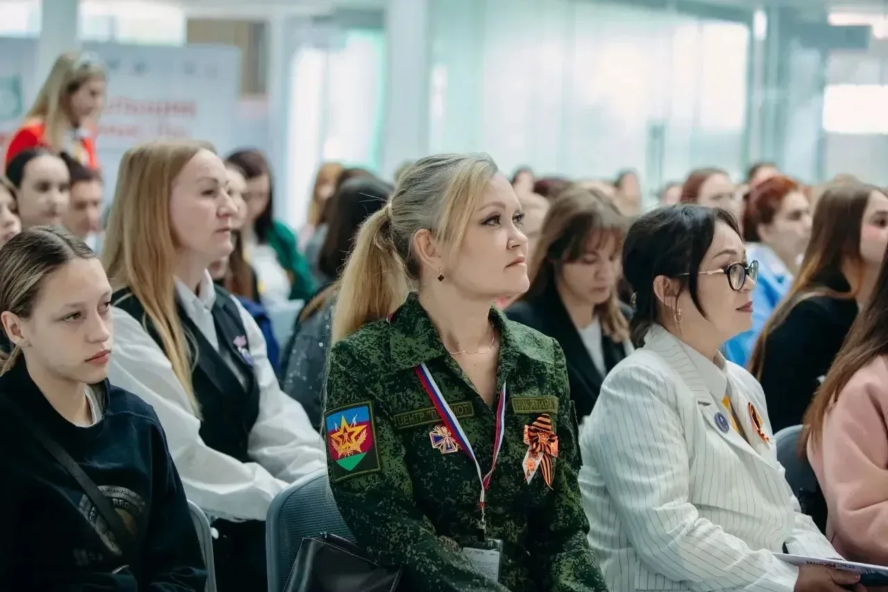 В «Смене» стартовала VII Международная патриотическая конференция «Память бережно храним» 🇷🇺   Мероп