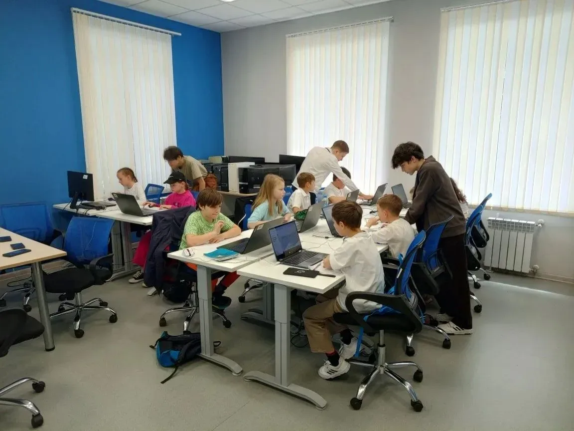 14–15 мая 2026 года на базе IT-куб г. Сочи прошёл очный этап открытой городской олимпиады младших шк