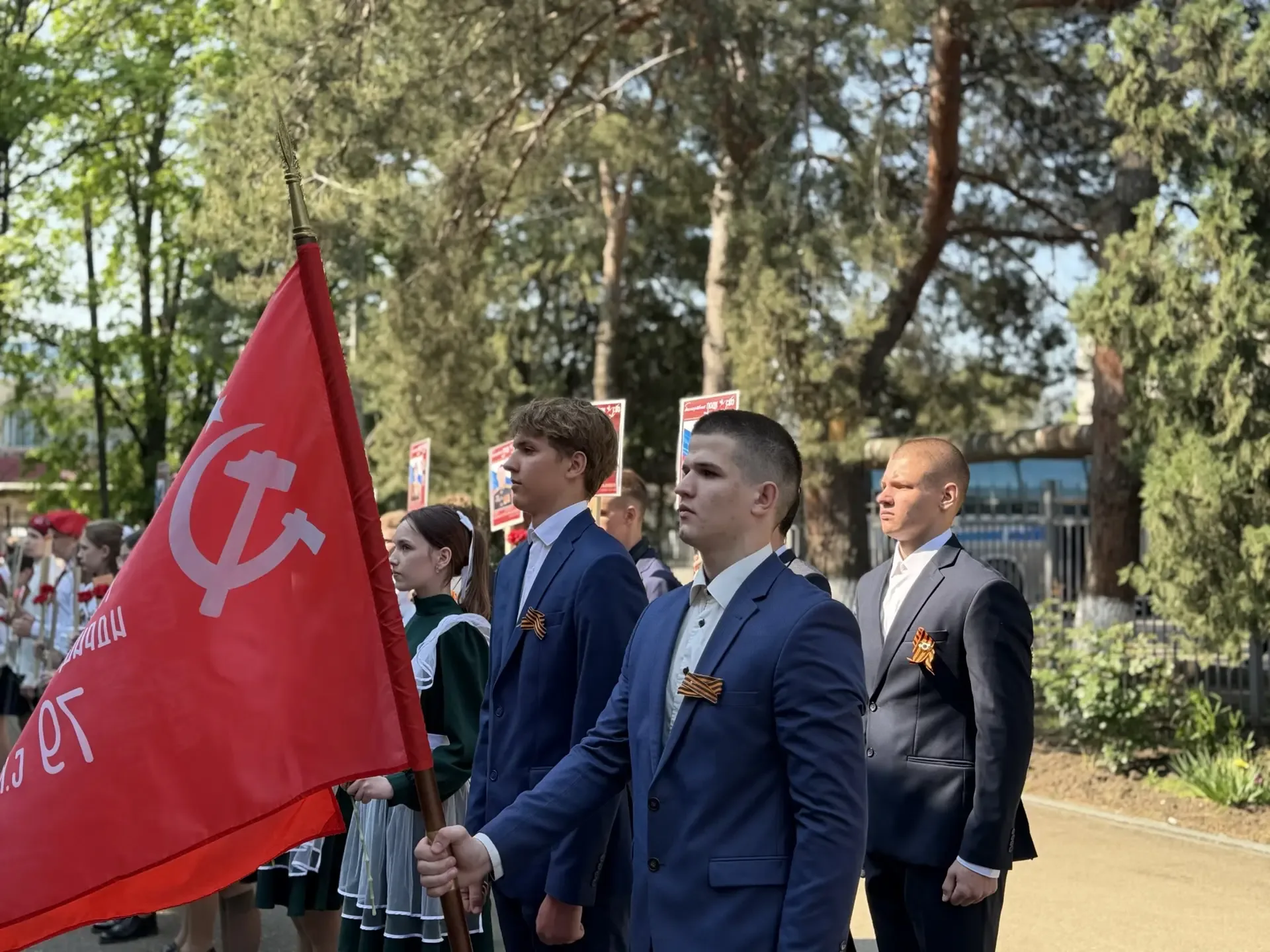 🎈В нашей школе прошла Всероссийская акция «Бессмертный полк: Герои рядом с нами". Знаменная группа, 
