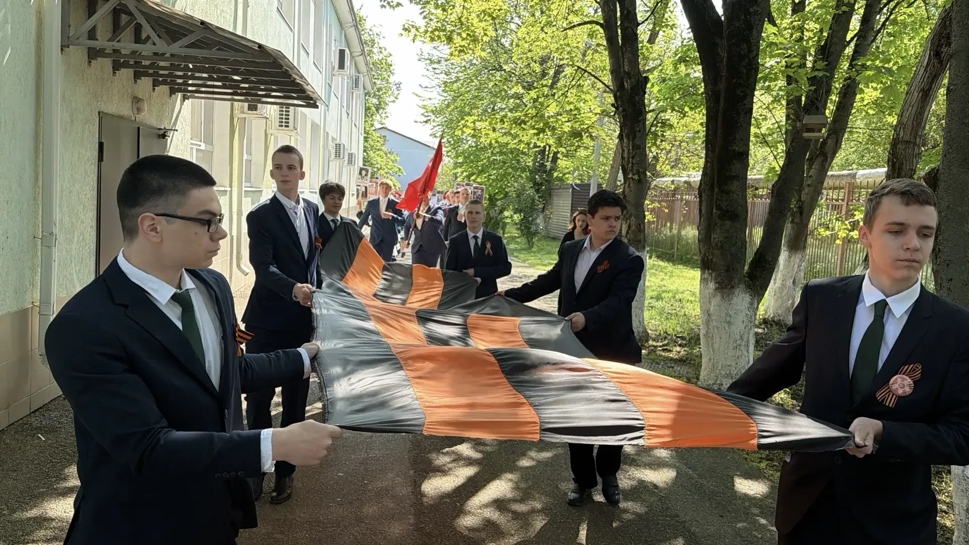 🎈В нашей школе прошла Всероссийская акция «Бессмертный полк: Герои рядом с нами". Знаменная группа, 