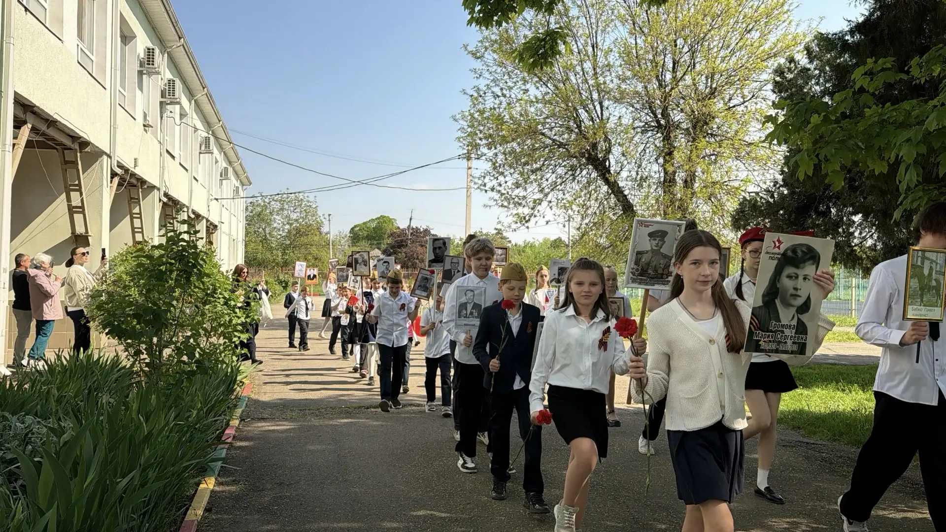 🎈В нашей школе прошла Всероссийская акция «Бессмертный полк: Герои рядом с нами". Знаменная группа, 
