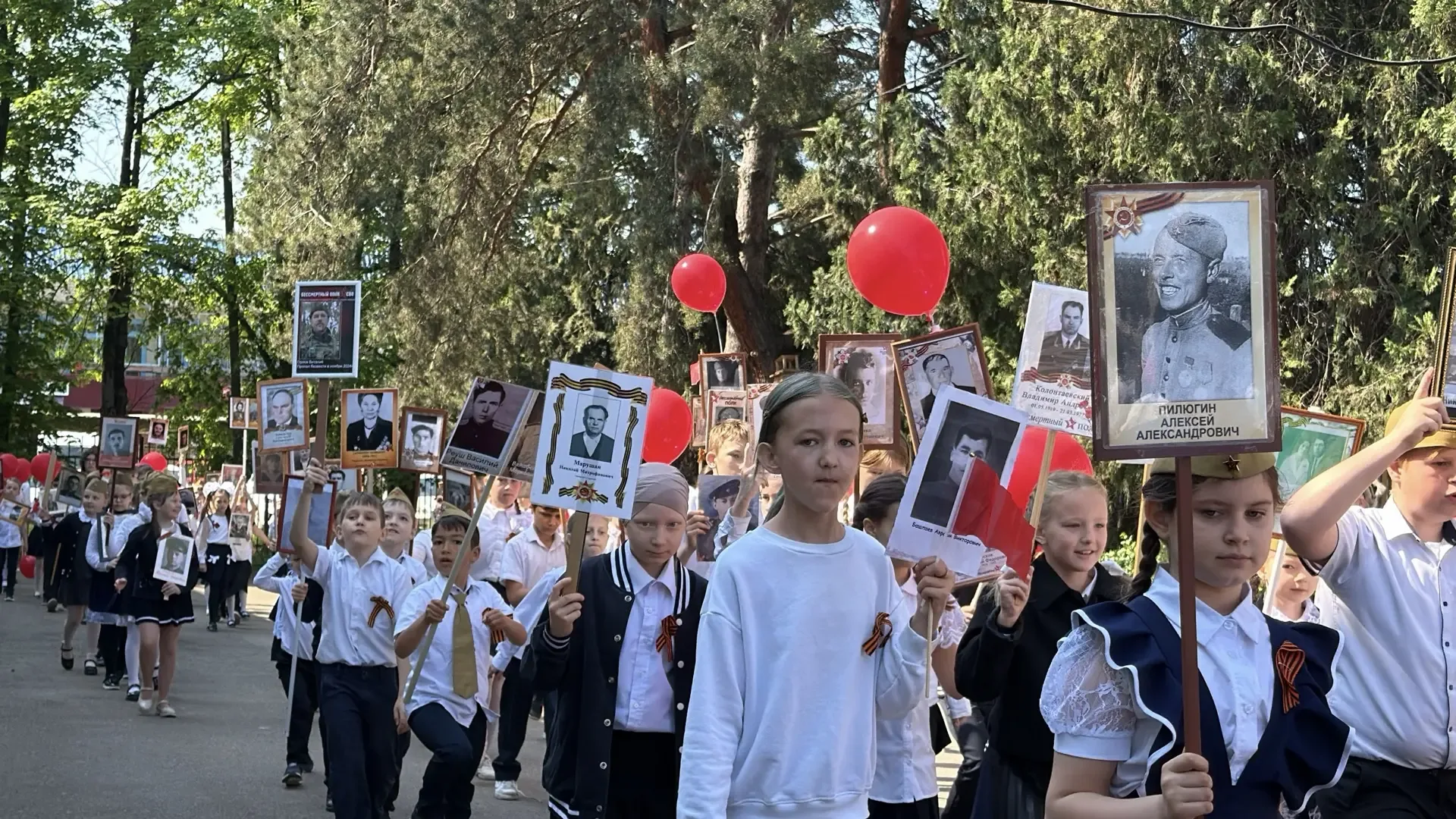 🎈В нашей школе прошла Всероссийская акция «Бессмертный полк: Герои рядом с нами". Знаменная группа, 