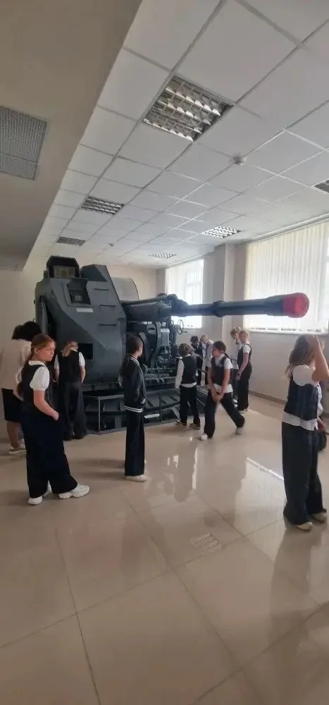30 апреля ученики  3"г" класса посетили музей института береговой охраны ФСБ России. Впечатления ост