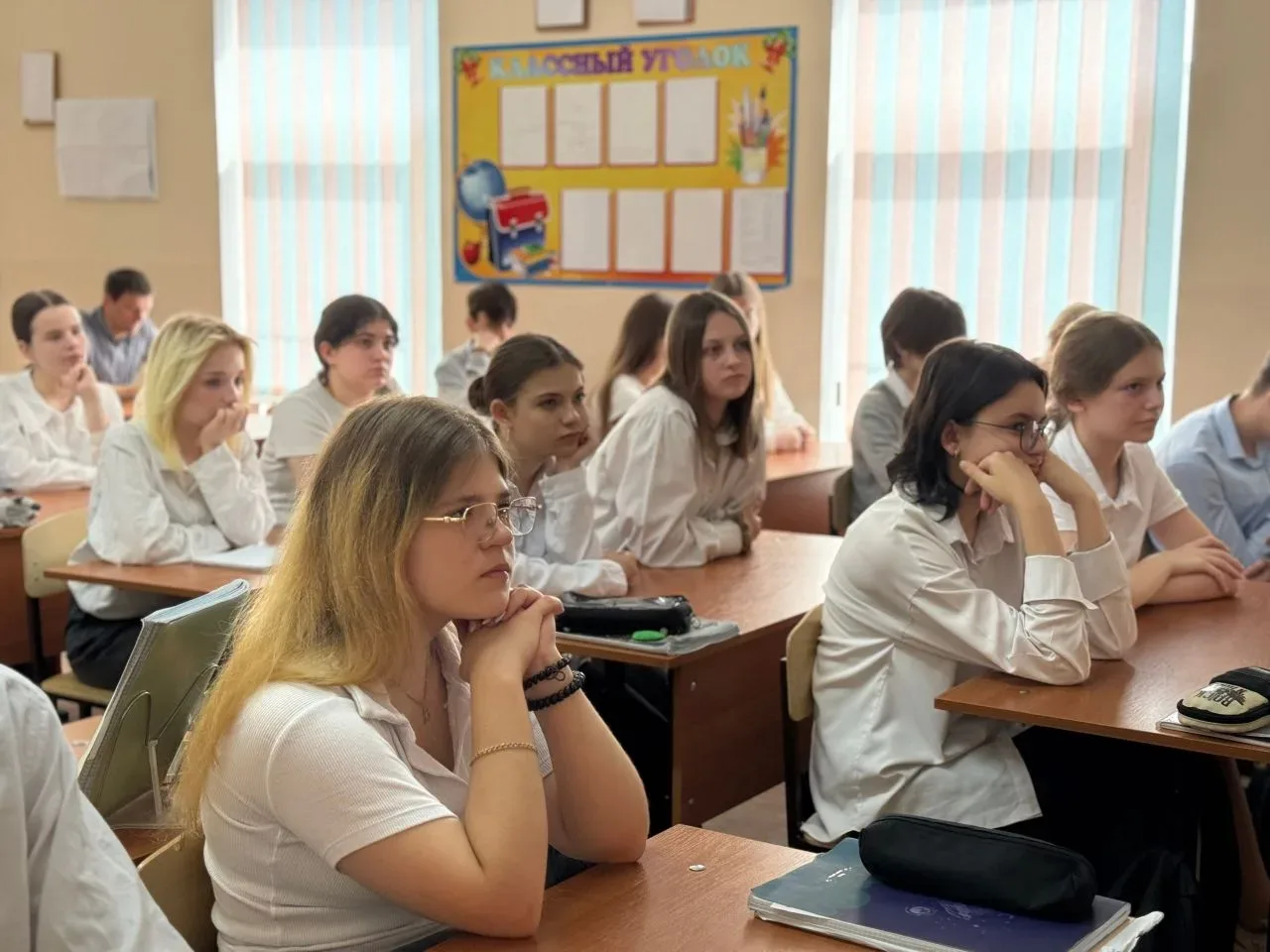 🇷🇺14 мая 2026 года специалисты «Молодежного комплексного центра» совместно с участником СВО, ветеран