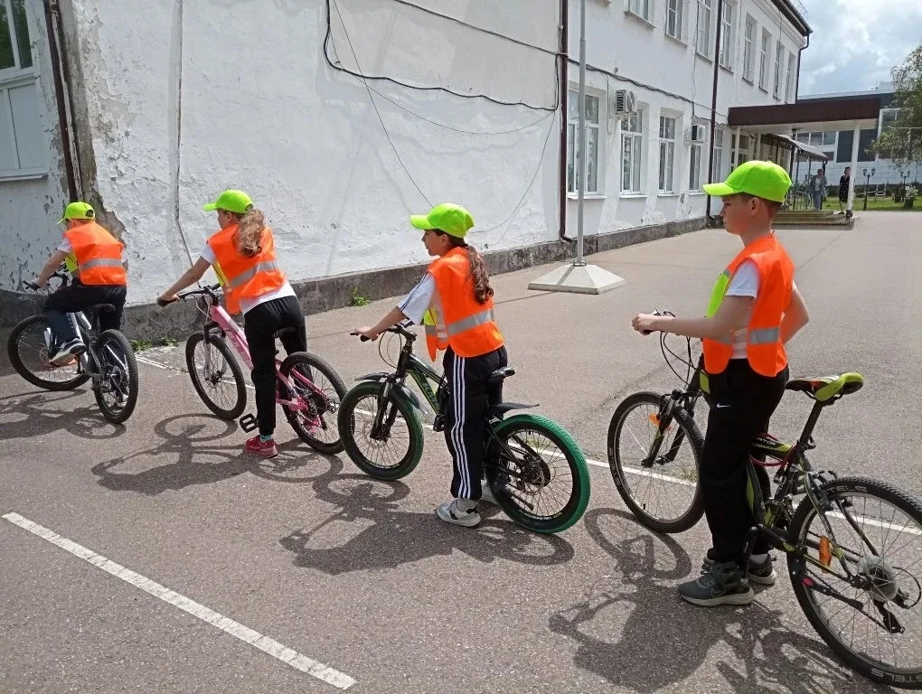 🚴🛞🛴 #БЕЗОПАСНОЕКОЛЕСО  🚲Отряд ЮИД «СИГНАЛ» — в деле!🚲  ✅Сегодня ученики  нашей школы приняли учестие