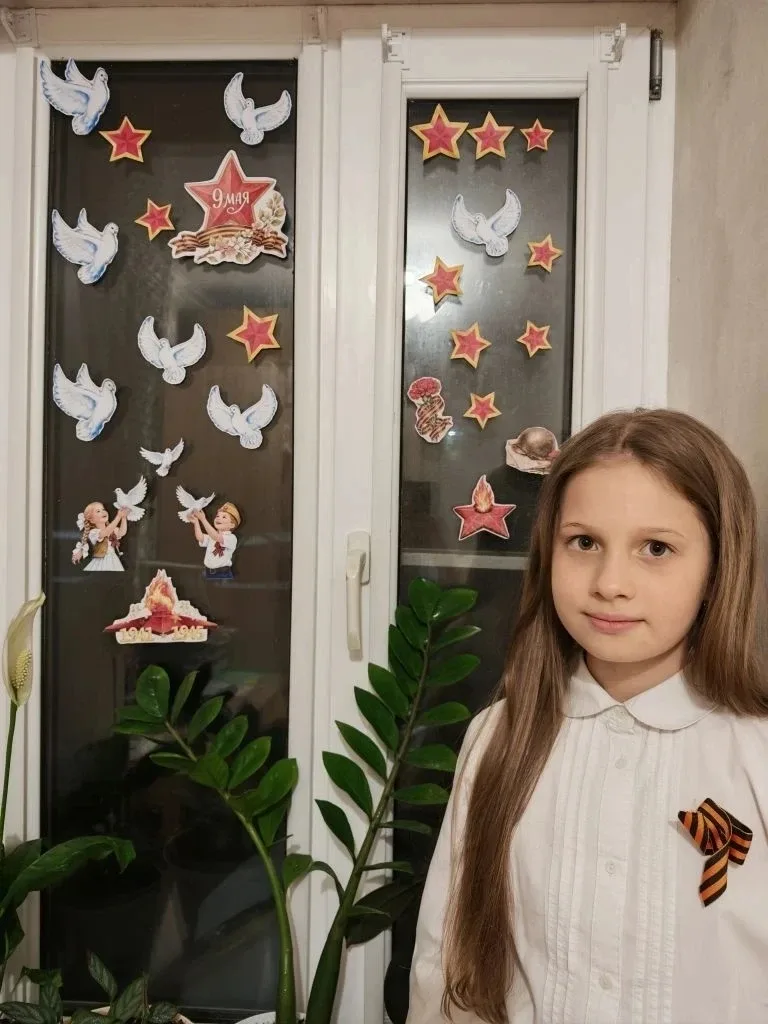 #ОкнаПобеды 🇷🇺 Лысенкова Виктория, ученица 3"Б" класса, принимает участие во Всероссийской акции "Ок