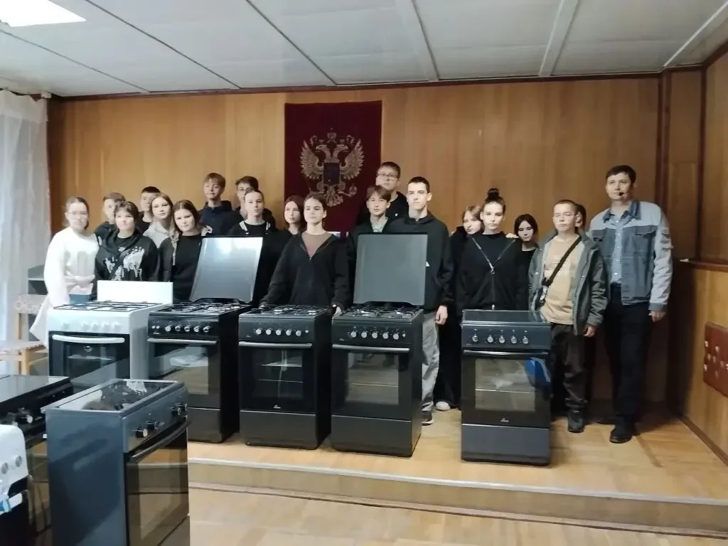 30.04.2026 г. 8 Б и 8 Г классы в рамках проекта "Билет в будущее" побывали в Каневском заводе газово