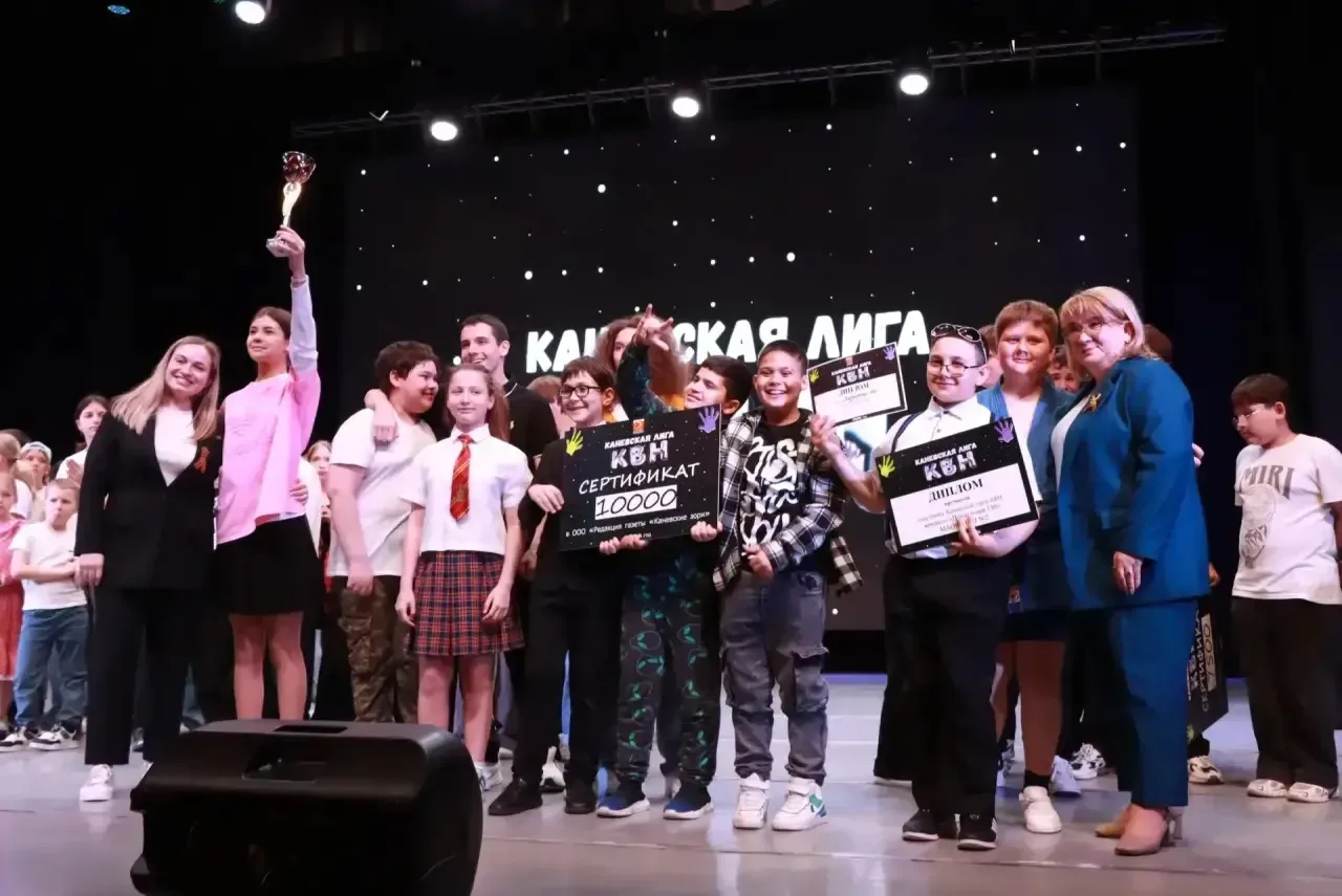 🎉 Весенний кубок смеха: финал!  Сегодня в Каневском РДК гремел финал Каневской лиги КВН. На сцене со