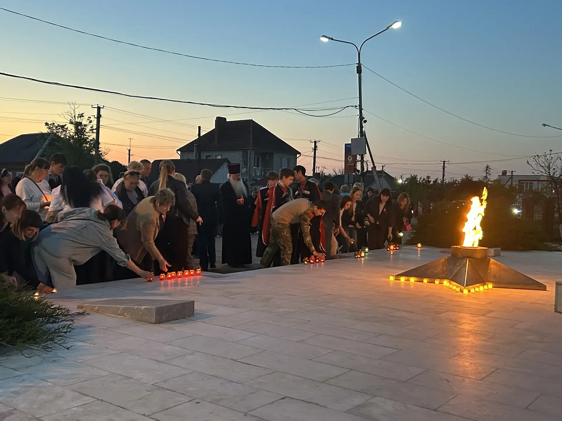 Акция «Свеча памяти» у мемориала «Вечный огонь»: помним и чтим подвиг героев  Вчера, у мемориала «Ве