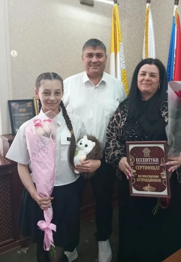 Сегодня состоялось награждение ученицы нашей школы, Миланы Фардзиновой, занявшей 1 место в конкурсе 