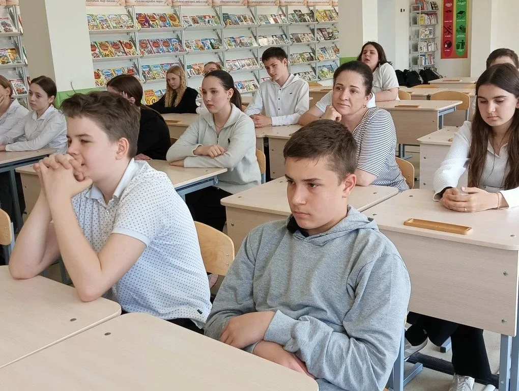 27 мая – день, когда мы чествуем настоящих хранителей знаний и вдохновения!  Этот день – прекрасный 