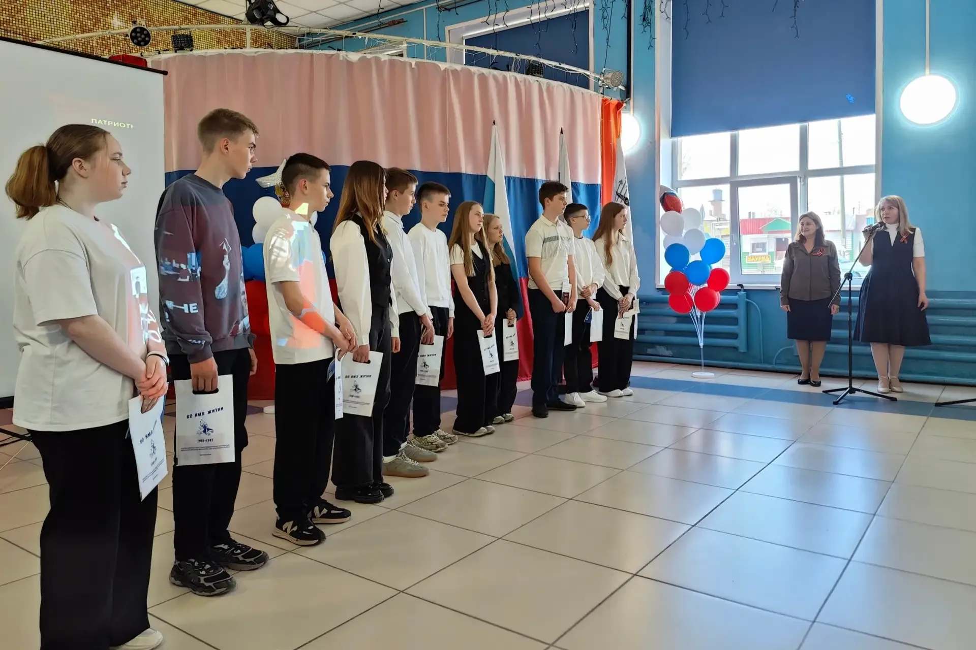 В преддверии Дня Победы состоялось торжественное вручение паспортов 14-летним гражданам в Свердловск