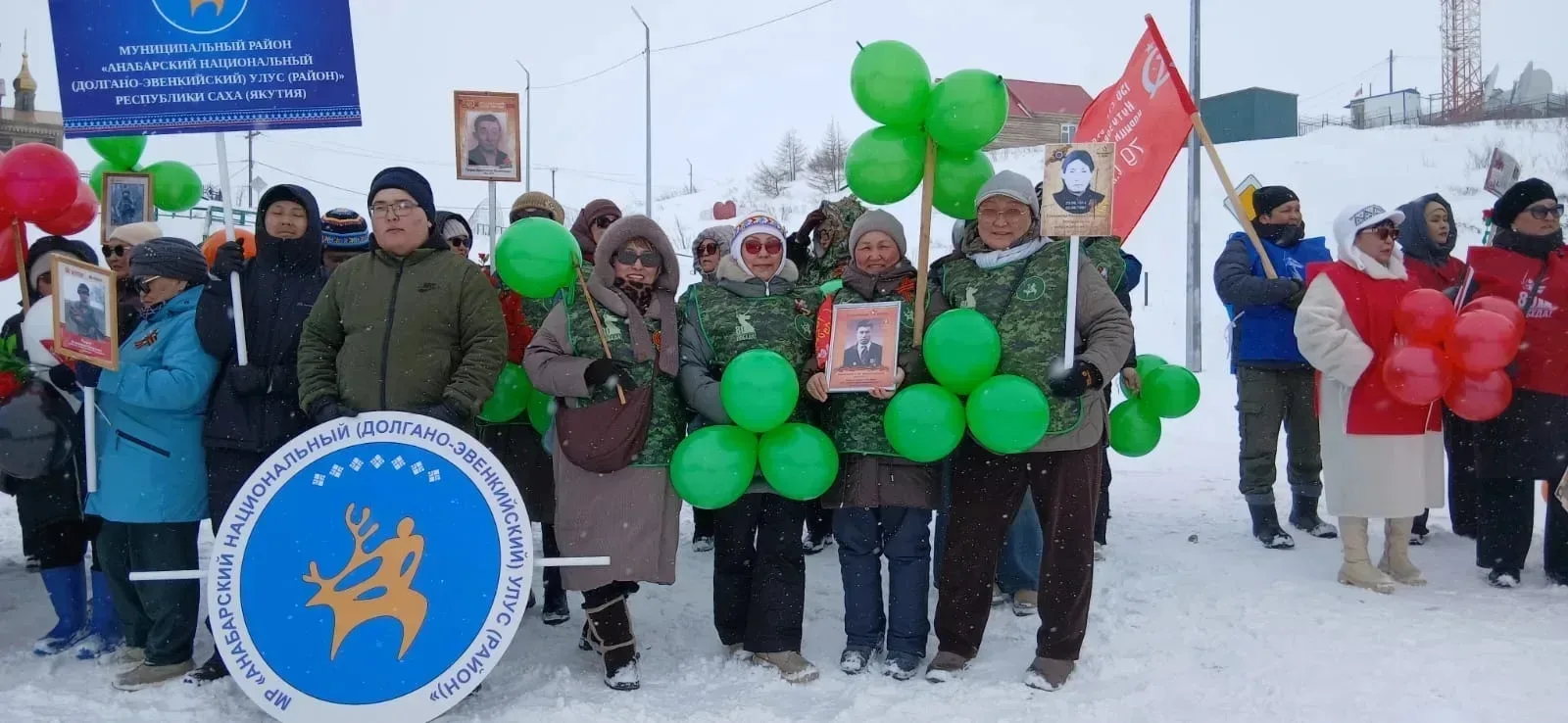 🇷🇺Как организаторы выборов отмечают День Победы?   В Туринске к ветеранам отправились  территориальн