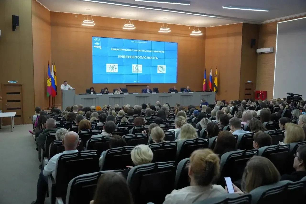 🗣️   Итоги родительского собрания по кибербезопасности  Сегодня состоялось важное родительское собра