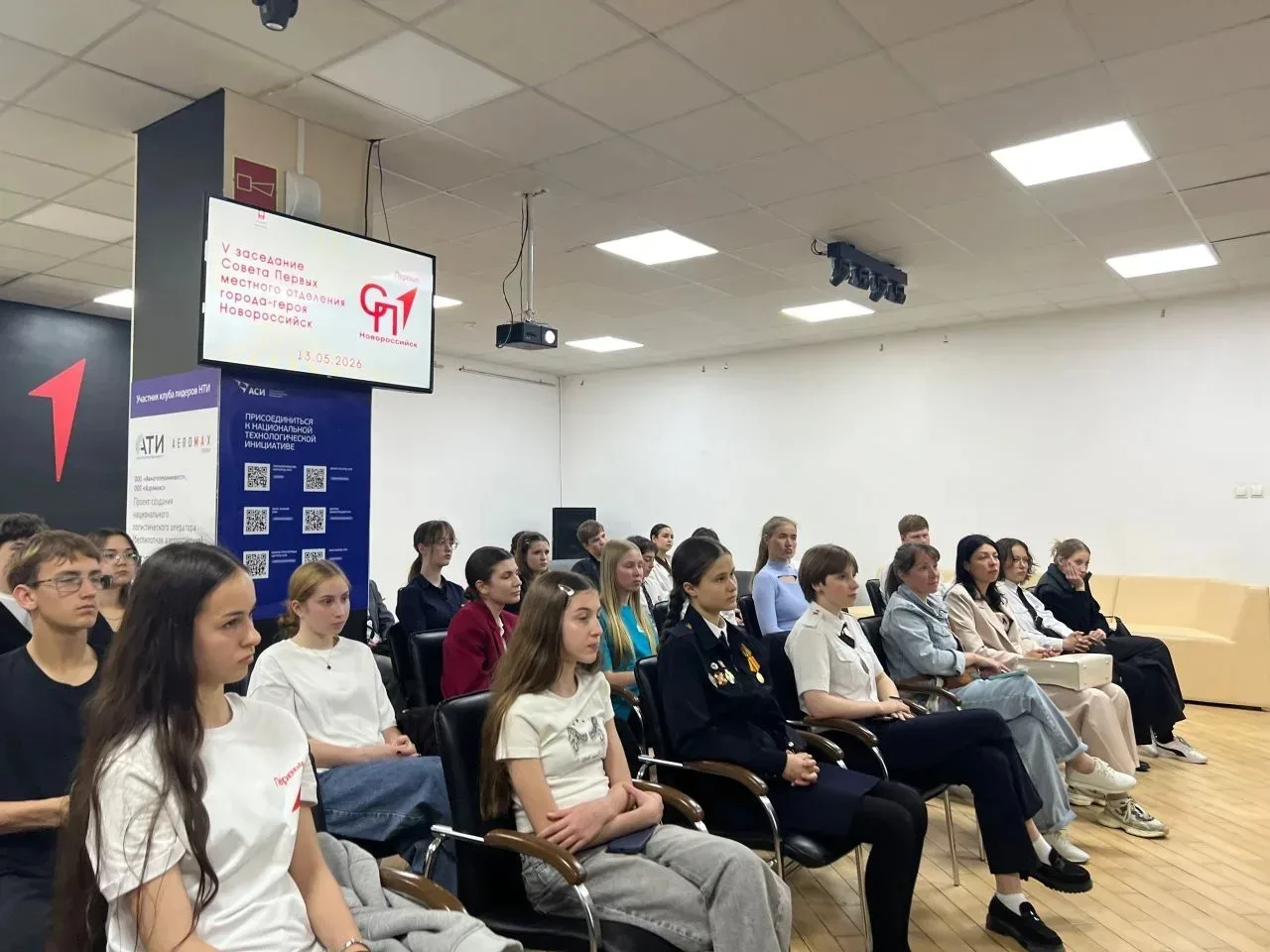 ✨ **13 мая — важная дата для молодёжи Новороссийска!** ✨  В этот день состоялось **V заседание Совет