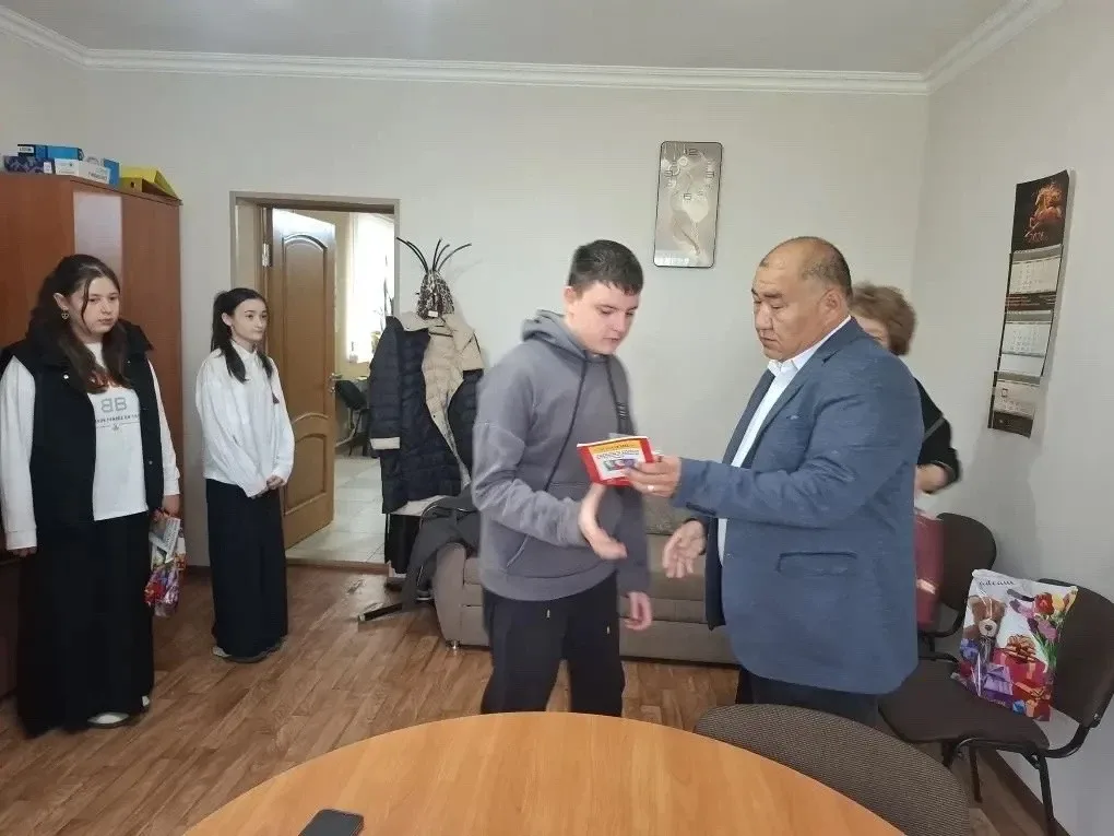 Юные жители Черноземельского района получили паспорта граждан России   В торжественных церемониях вр