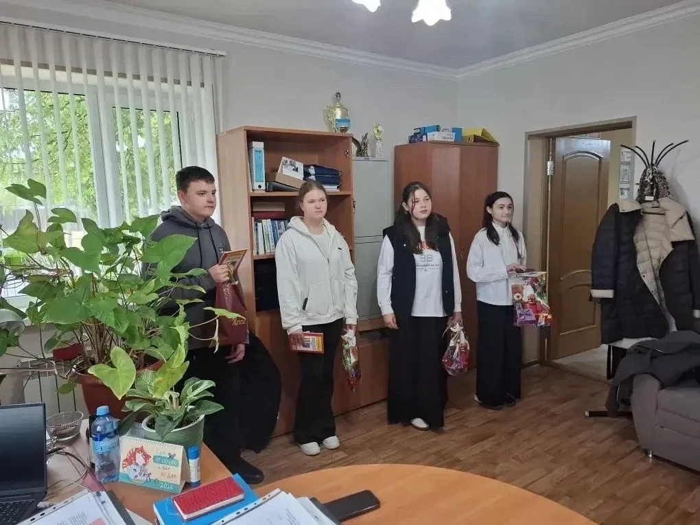 Юные жители Черноземельского района получили паспорта граждан России   В торжественных церемониях вр