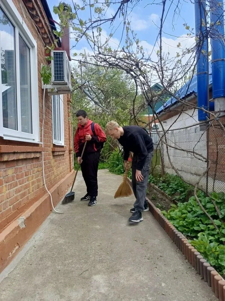 🌿 Помощь ветерану: добрая традиция к 1 мая  В преддверии Дня трудящихся волонтёрская группа «Тимофей