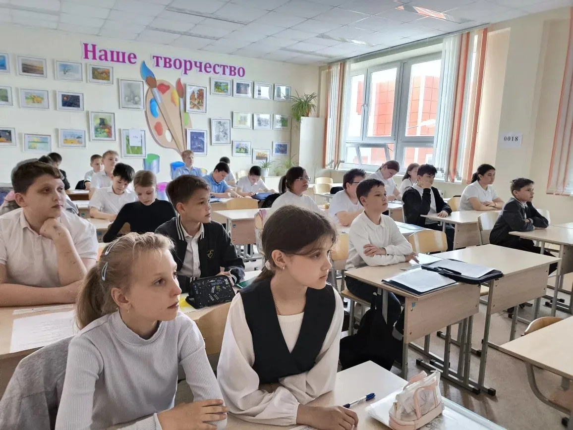Информационная минута «Вознесение Господне: история и традиции»  В МАОУ СОШ №19 им. Героя России С. 