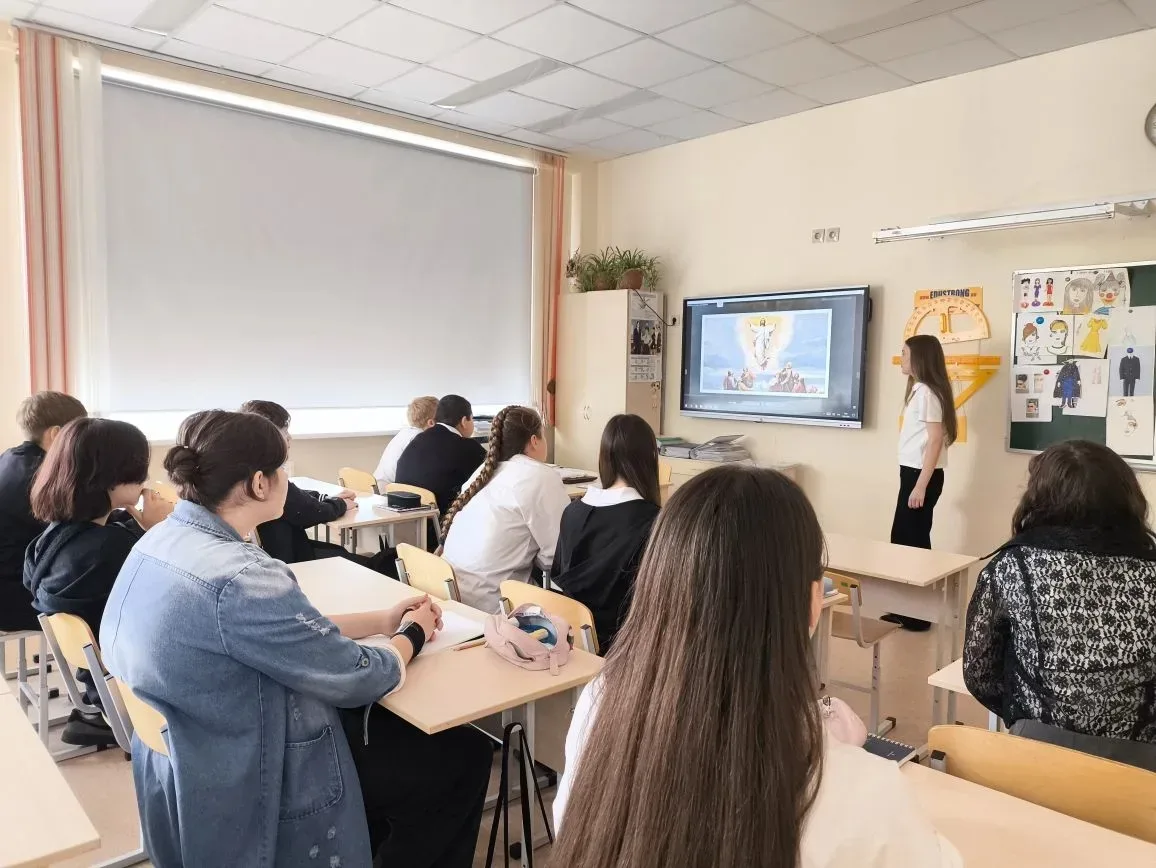 Информационная минута «Вознесение Господне: история и традиции»  В МАОУ СОШ №19 им. Героя России С. 