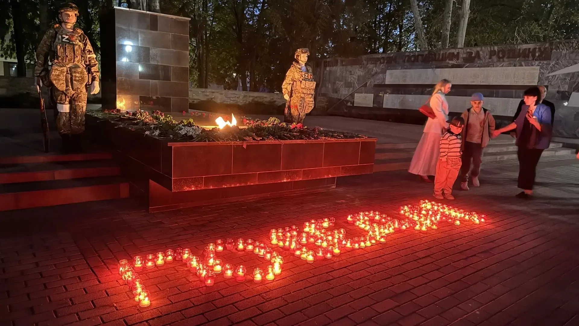 Учащиеся МАОУ СОШ №19 им. Героя России С.А. Наточего приняли участие в церемонии возложения цветов к